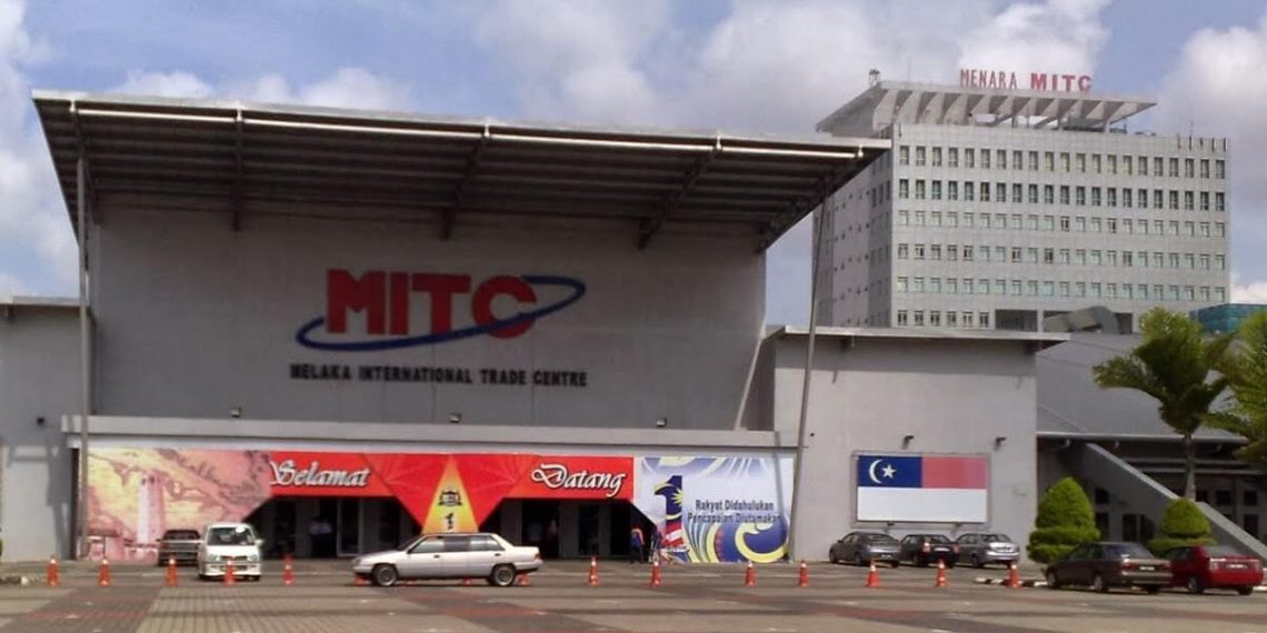 Homestay Melaka private swimming pool sekitar Ayer Keroh